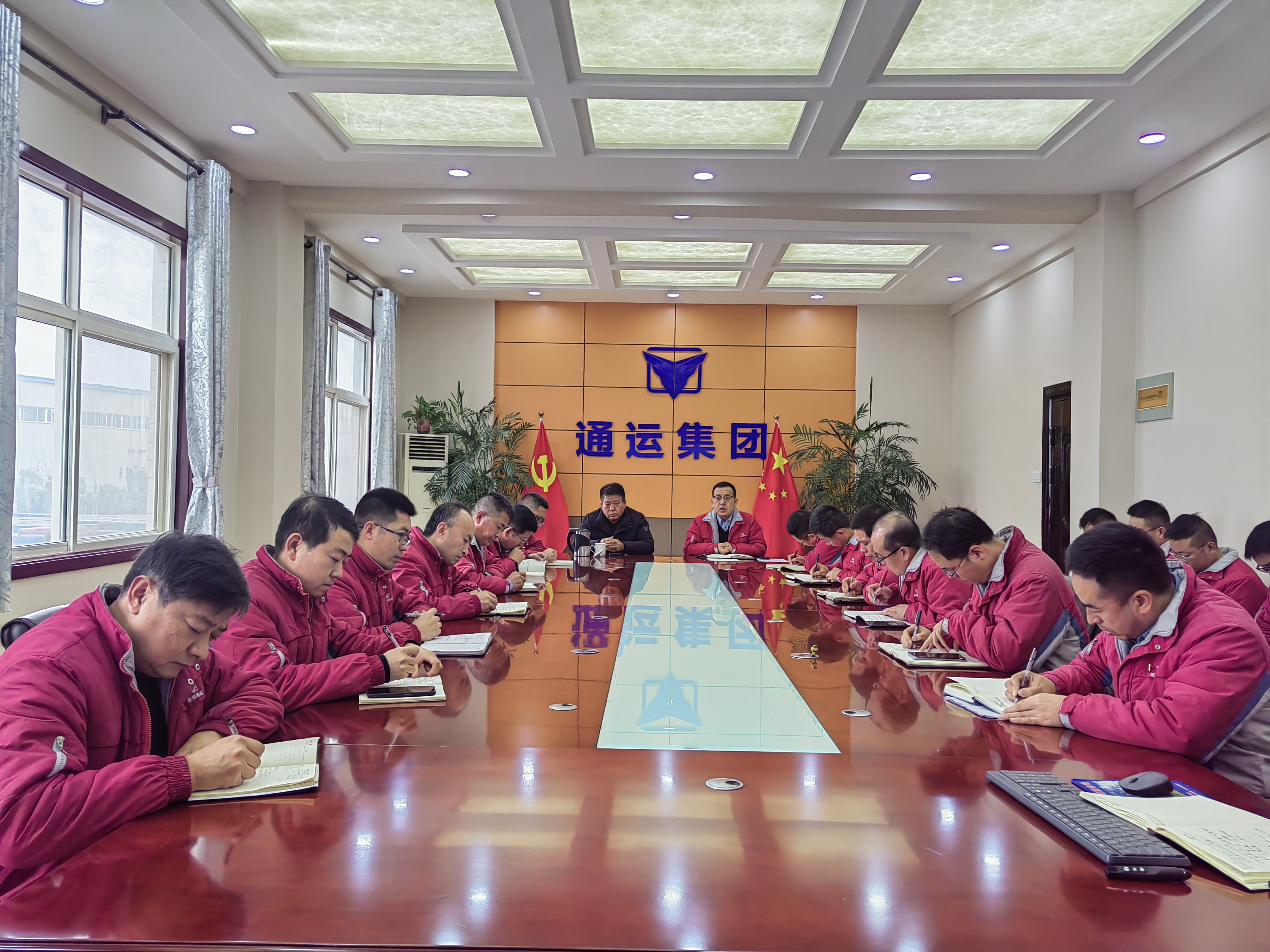 以述明責(zé)亮實(shí)績  以評(píng)促干開新局